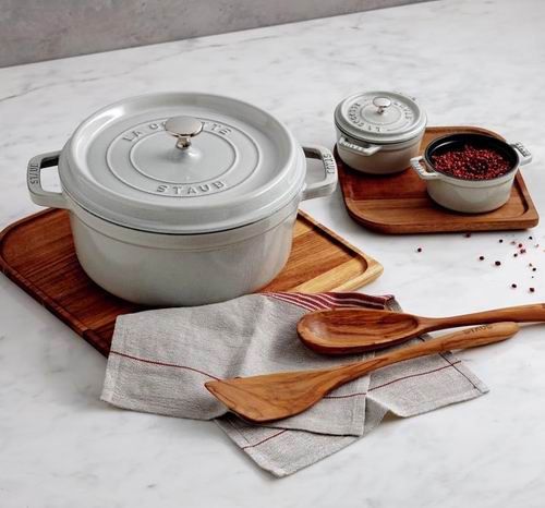  史低价！STAUB 5.5夸脱圆形焖炖锅 199.99加元（官网原价 520加元）