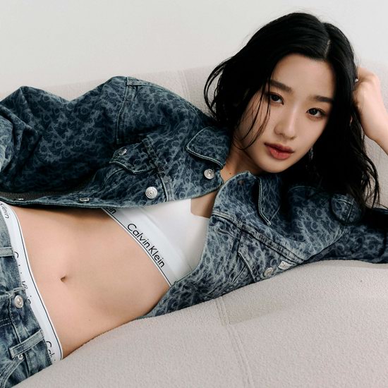 Calvin Klein精选男女服饰3折起+满享额外7折！花卉T恤$18.2、文胸$14.94、紧身裤$25.72