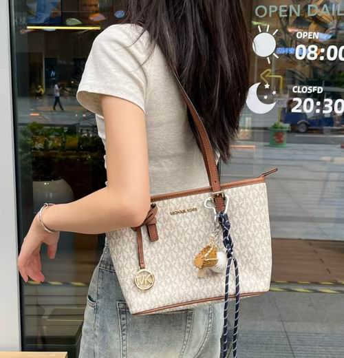 爆款Michael Kors 奥莱老花菜篮子包 119加元（原价 528加元）！3款可选