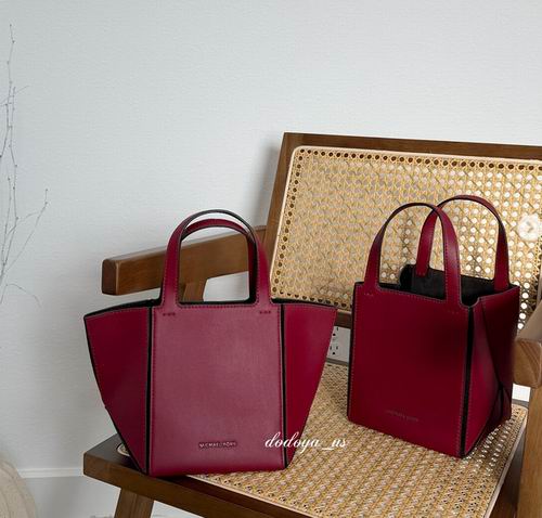 MICHAEL KORS Jordi 小号菜篮子 119.99加元（原价 398加元）！多色可选