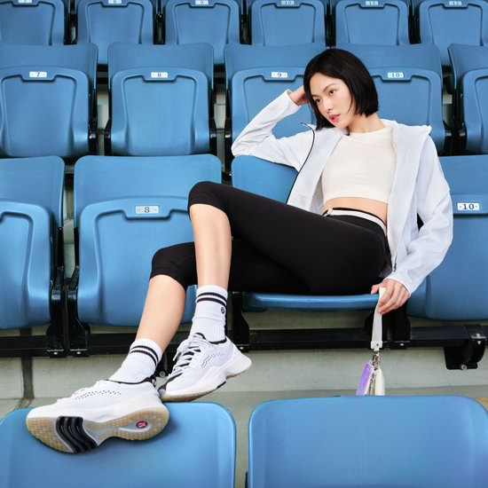 lululemon国庆大促，精选时尚运动服饰4折起！入瑜伽裤$49、月亮包$49、网红吸管杯$39、T恤$29、双面毛衣$79、运动鞋$79！