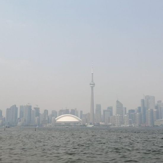 野火肆虐，烟雾封城！多伦多空气污染冲上全球第二！