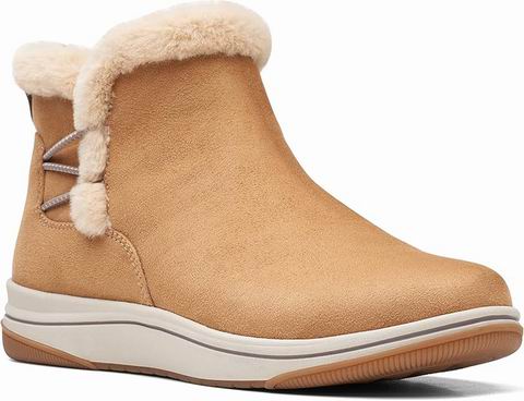  Clarks 女式 Breeze Fu 雪地靴 39.1加元（原价 120加元，5码）