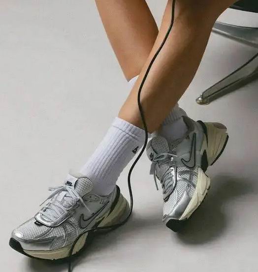 爆款 Nike V2K 复古跑鞋 99.95加元（原价 160加元）