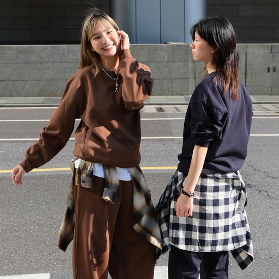 Uniqlo优衣库清仓，精选服饰3折起！抢迷你挎包$12.9、连衣裙$12.9、米老鼠T恤$9.9、POLO开衫$29.9！