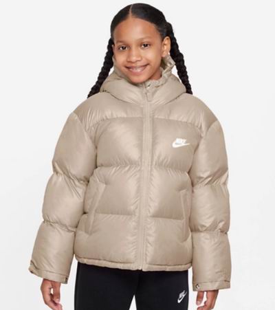 Foot Locker儿童品牌服饰5折起!入NB抓绒卫衣套装、Nike T恤套装.5、Nike羽绒服!