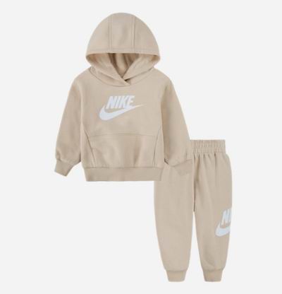 Foot Locker儿童品牌服饰5折起!入NB抓绒卫衣套装、Nike T恤套装.5、Nike羽绒服!