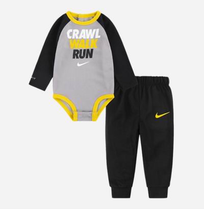 Foot Locker儿童品牌服饰5折起!入NB抓绒卫衣套装、Nike T恤套装.5、Nike羽绒服!