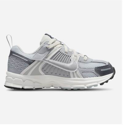 Foot Locker儿童品牌服饰5折起!入NB抓绒卫衣套装、Nike T恤套装.5、Nike羽绒服!