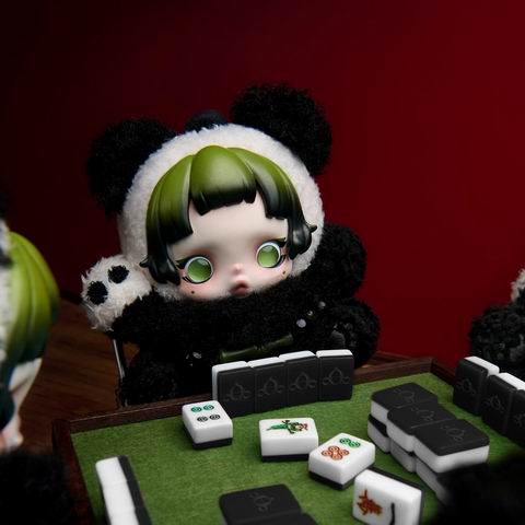 POP MART SKULLPANDA 懒惰熊猫毛绒玩偶吊坠 73.99加元（原价 134.41加元）