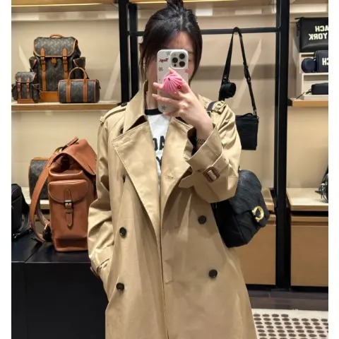 Coach 奥莱服饰3折起:封面款风衣 203加元、经典有机棉 T恤 60加元、羽绒服 402加元、羊毛混纺开衫 240加元