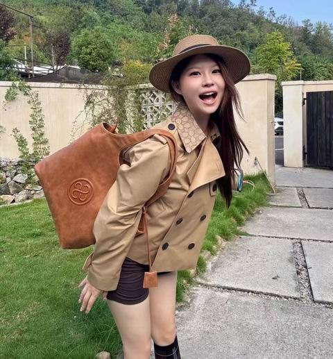 Coach 奥莱潮款服饰3折起:封面款风衣 203加元、经典有机棉 T恤 60加元