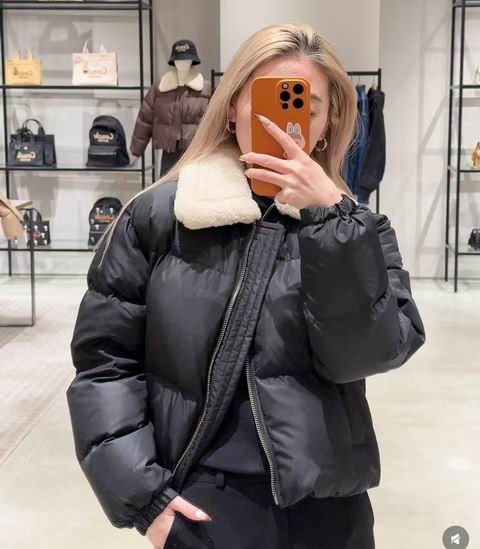 Coach 奥莱服饰3折起:封面款风衣 203加元、经典有机棉 T恤 60加元、羽绒服 402加元、羊毛混纺开衫 240加元