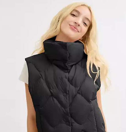 Coach 奥莱服饰3折起:封面款风衣 203加元、经典有机棉 T恤 60加元、羽绒服 402加元、羊毛混纺开衫 240加元