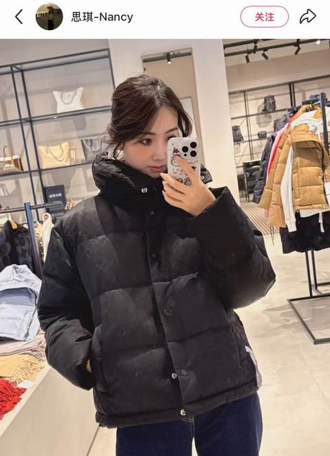 Coach 奥莱服饰3折起:封面款风衣 203加元、经典有机棉 T恤 60加元、羽绒服 402加元、羊毛混纺开衫 240加元