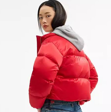 Coach 奥莱服饰3折起:封面款风衣 203加元、经典有机棉 T恤 60加元、羽绒服 402加元、羊毛混纺开衫 240加元