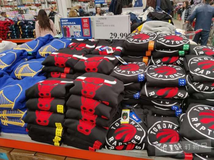 独家!【加东版】Costco店内实拍,有效期至11月9日!冷冻白虾.99、NBA卫衣.99、春节夜灯摆件.99、电火锅.99、保鲜盒.99、鲭鱼减、葡萄籽油.99、Roland电钢琴9.99!