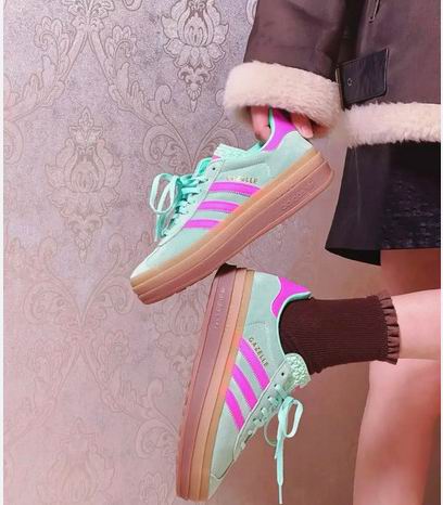 Adidas 儿童服饰、运动鞋3折起：运动鞋 26加元、Gazelle运动鞋48加元！大童成人可穿