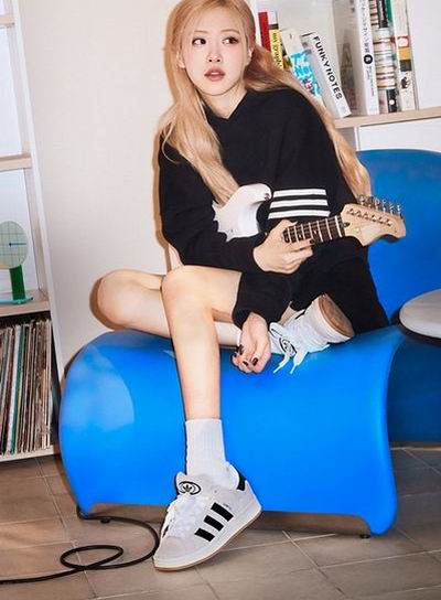 Adidas 儿童服饰、运动鞋3折起:运动鞋 26加元、Gazelle运动鞋48加元!大童成人可穿