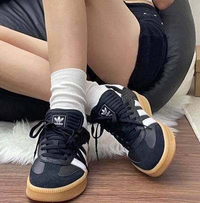 Adidas 儿童服饰、运动鞋3折起:运动鞋 26加元、Gazelle运动鞋48加元!大童成人可穿