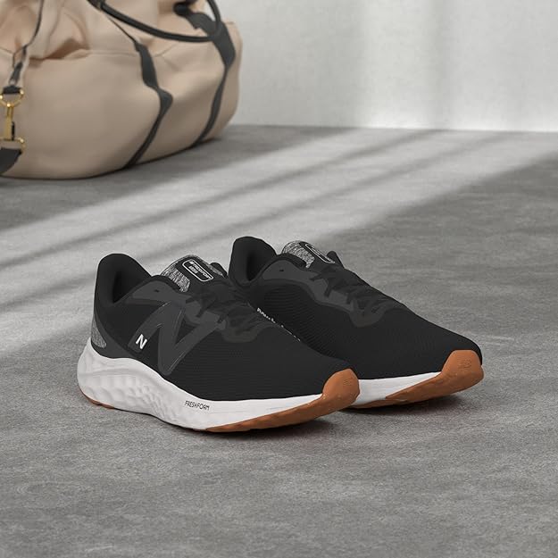 New Balance 男式 Fresh Foam Arishi V4 跑鞋 76.98加元(原价 109.99加元,码全齐降)