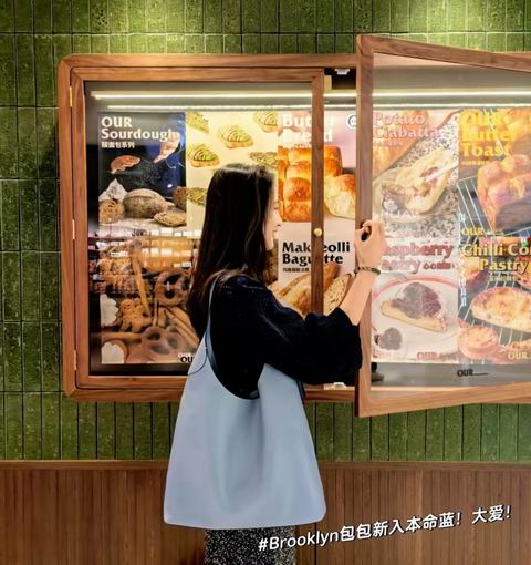 Coach Brooklyn 39布鲁克林单肩包 357加元（原价 595加元）