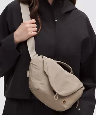 lululemon黑五预售,精选时尚运动服饰2.6折起!入单肩包、托特包、牛角包、斜挎包、背包!