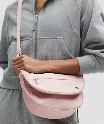 lululemon黑五预售,精选时尚运动服饰2.6折起!入单肩包、托特包、牛角包、斜挎包、背包!