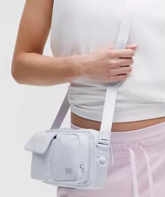 lululemon黑五预售,精选时尚运动服饰2.6折起!入单肩包、托特包、牛角包、斜挎包、背包!