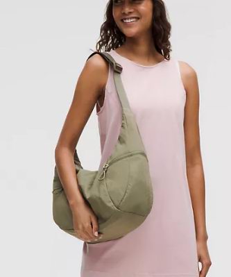 lululemon黑五预售,精选时尚运动服饰2.6折起!入单肩包、托特包、牛角包、斜挎包、背包!