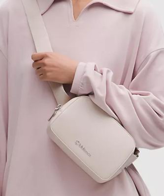 lululemon黑五预售,精选时尚运动服饰2.6折起!入单肩包、托特包、牛角包、斜挎包、背包!