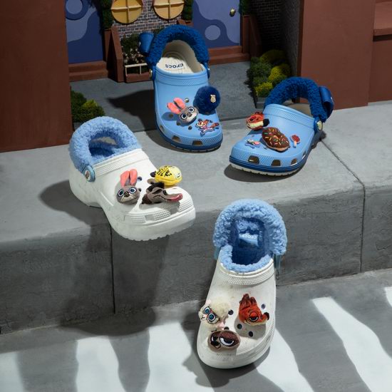 抢！Crocs卡骆驰闪购，精选洞洞鞋、暖绒鞋，任购2双仅需60加元！低至2.6折！