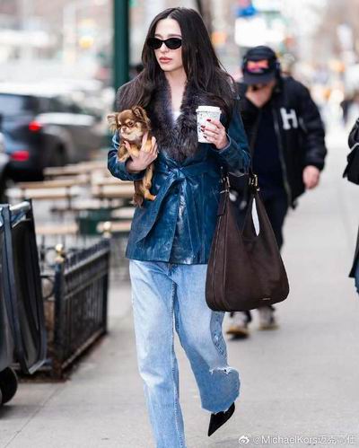 Michael Kors精选服饰、美包2.5折起+额外8折:Nolita 腋下包 215.2加元、Romee 手袋 231.2加元