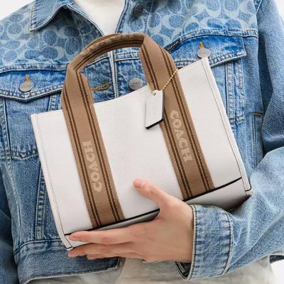 年度神价!Coach Outlet黑五大促,精选时尚美包3折起+额外7.5折!手拿包.75、挎包.75、相机包、背包3.75!