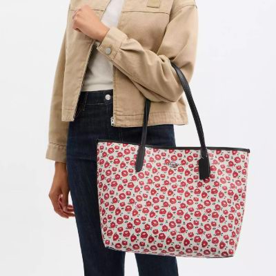 年度神价!Coach Outlet黑五大促,精选时尚美包3折起+额外7.5折!手拿包.75、挎包.75、相机包、背包3.75!