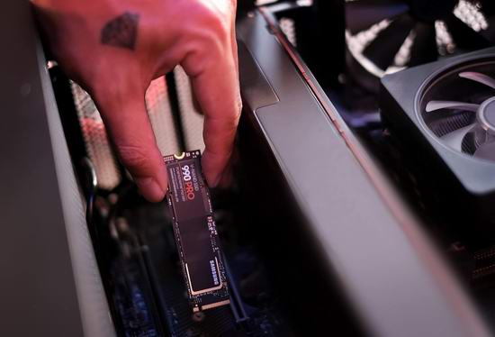 SAMSUNG 990 PRO SSD 4TB PCIe Gen4 三星固态硬盘7.5折 399.97加元包邮!