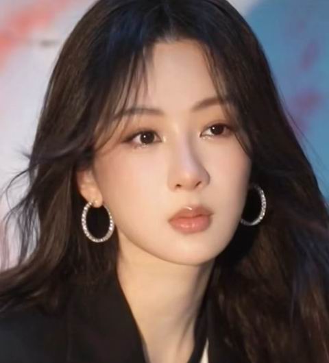 杨紫类似款!SWAROVSKI Stone 满水钻大圆耳环 118.3加元(原价 169加元) 杨紫类似款!SWAROVSKI Stone 满水钻大圆耳环 118.3加元(原价 169加元)