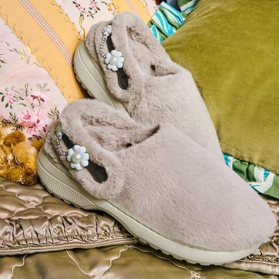 手慢断码！历史新低！Crocs Classic Unfurgettable 男女同款 雪绒洞洞鞋 毛毛鞋4折 30加元！