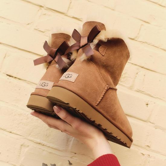 UGG网一大促，精选雪地靴6折起+额外8.5折+满送价值$125毯子+包邮！抢封面款$109.65！