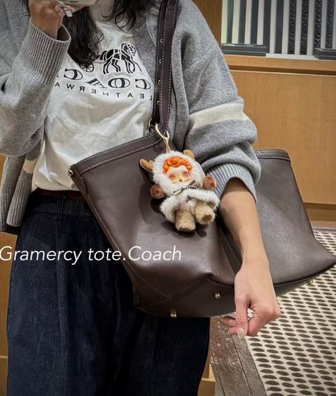 Coach Gramercy 复古托特包 297.5加元(原价 595加元)