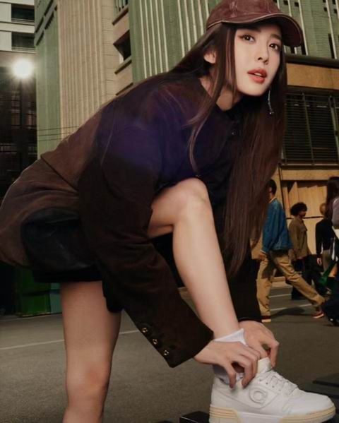 不用思考就能穿出时髦感！超模Bella / 娜扎同款！Coach Soho 运动鞋5.7折 119加元起！