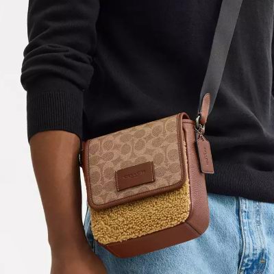 Coach Outlet大促,精选时尚美包、服饰、鞋靴2.5折起+部分款额外8折!入迷你链条包、托特包9、运动鞋、C字项链!