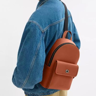 Coach Outlet大促,精选时尚美包、服饰、鞋靴2.5折起+部分款额外8折!入迷你链条包、托特包9、运动鞋、C字项链!