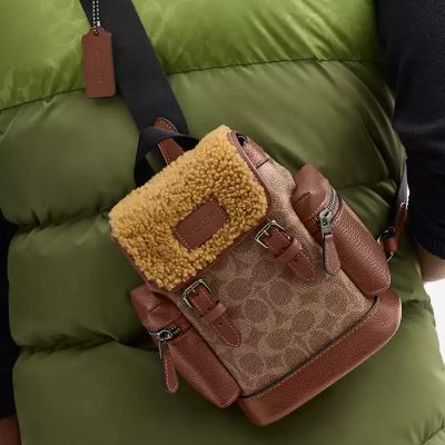 Coach Outlet大促,精选时尚美包、服饰、鞋靴2.5折起+部分款额外8折!入迷你链条包、托特包9、运动鞋、C字项链!