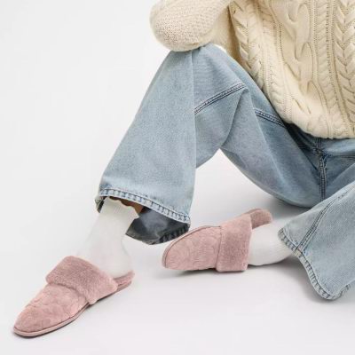 Coach Outlet大促,精选时尚美包、服饰、鞋靴2.5折起+部分款额外8折!入迷你链条包、托特包9、运动鞋、C字项链!