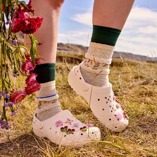  白菜速抢！历史新低！Crocs 男女同款 经典花卉镂空洞洞鞋3折 20.98加元清仓！