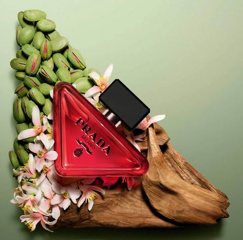 Sephora 丝芙兰香水8折:Miu Miu 草莓香草淡香水2、TOM FORD清新柑橘果香香水8、HERMÈS 爱马仕大地淡香水0.4