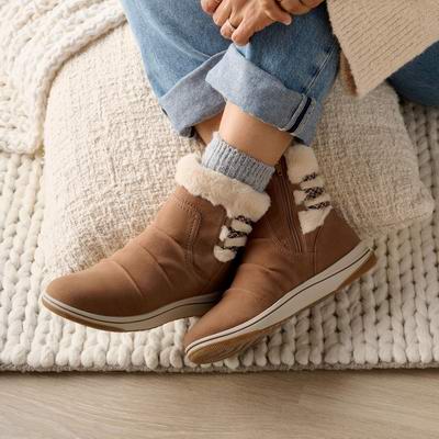 Clarks其乐节礼周大促！精选英伦风时尚鞋靴3.5折起！