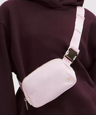 lululemon节礼周大促,精选时尚运动服饰4折起!抢迷你单肩包、腰包、Scuba卫衣、Define夹克、封面款羽绒服9!