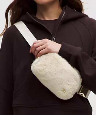 lululemon节礼周大促,精选时尚运动服饰4折起!抢迷你单肩包、腰包、Scuba卫衣、Define夹克、封面款羽绒服9!